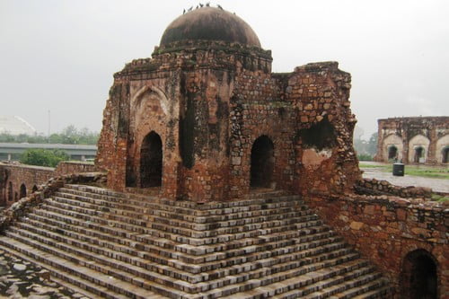 10 исторических памятников Индии с привидениямиФероз Шах Котла, Дели (Feroz Shah Kotla, Delhi)