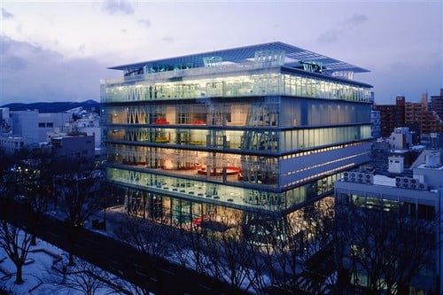 Топ 10 Библиотек с современной архитектурой и дизайном
Медиатека Сендай, Япония (Sendai Mediatheque, Japan)