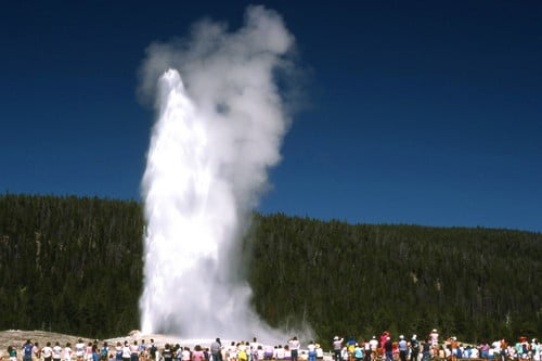 Топ 10 необычных гейзеров Гейзер Олд Фэйтфул - Йеллоустонский национальный парк, США Old Faithful geyser – Yellowstone National Park, USA 