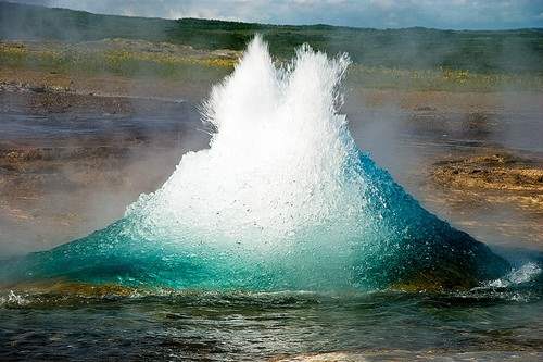 Топ 10 необычных гейзеров Гейзер Строккур - Исландия Strokkur Geyser – Iceland 