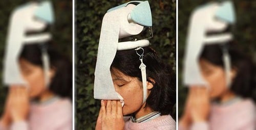 10 самых странных и безумных изобретений в историиДиспенсер для туалетной бумаги, закрепленный на голове Head Mounted Toilet Paper Dispenser