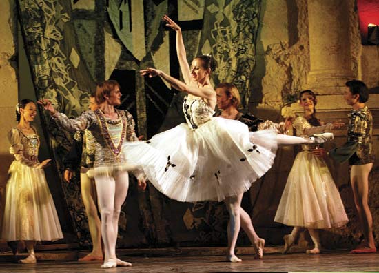 10 Поразительных Фактов О Танцорах БалетаИзначально балет танцевали мужчины.