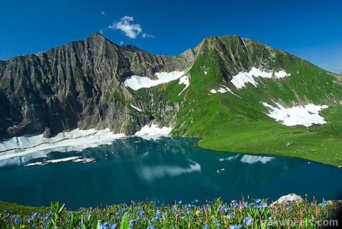 10 Потрясающих фотографий красивых мест по всему мируОзеро Ратти Гали, долина Нилум, Кашмир ( Ratti Gali Lake, Neelum Valley, Kashmir )