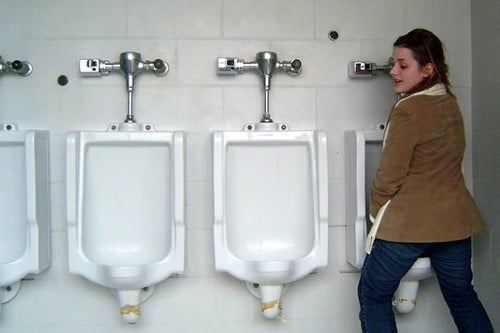 10 самых странных и безумных изобретений в историиУстройство для женского мочеиспускания Female Urination Device