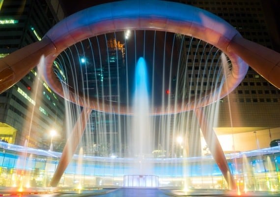 ТОП 10 самых потрясающих фонтанов в миреФонтан богатства - Сингапур The Fountain of Wealth – Singapore