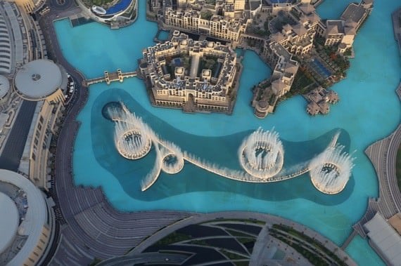 ТОП 10 самых потрясающих фонтанов в миреФонтан Бурдж-Халифа - Дубай, ОАЭ The Burj Khalifa Fountain – Dubai, UAE