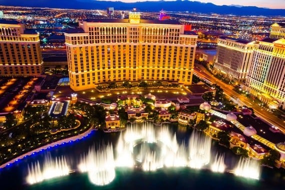 ТОП 10 самых потрясающих фонтанов в миреФонтаны Белладжио - Лас-Вегас, США Bellagio Fountains – Las Vegas, USA