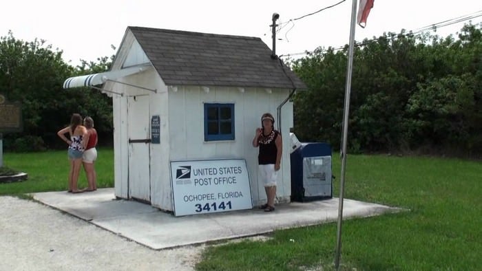 Top 10 Самые маленькие здания и дома в миреПочтовое отделение Очопи во Флориде The Ochopee Post Office in Florida