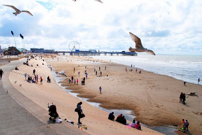 Топ 10 Самых грязных пляжей в миреПляжи Блэкпула - Великобритания (Blackpool Beaches – UK)